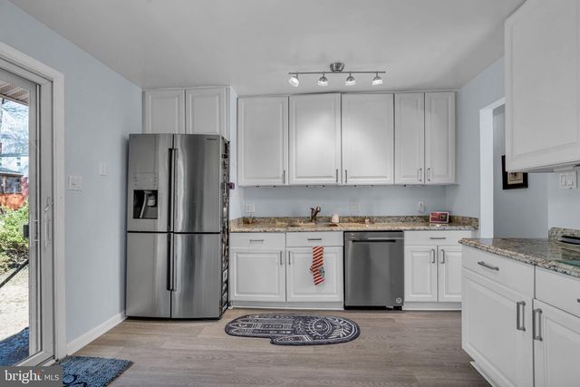 6403 HOLLINS DR, Bethesda, MD 20817