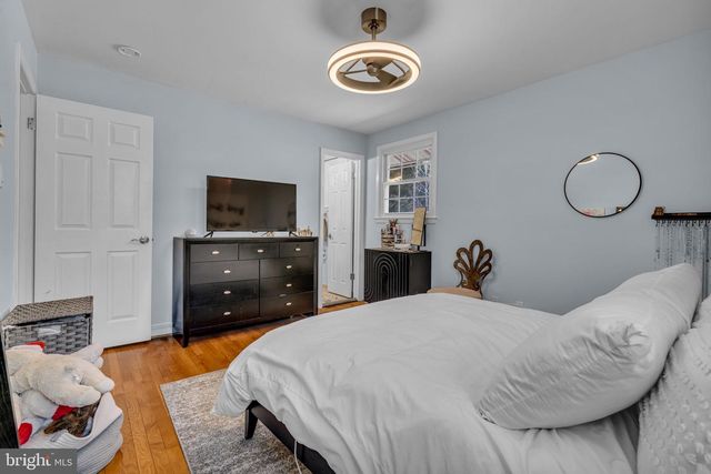 6403 HOLLINS DR, Bethesda, MD 20817