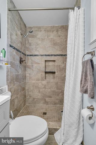 6403 HOLLINS DR, Bethesda, MD 20817
