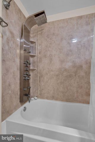 6403 HOLLINS DR, Bethesda, MD 20817