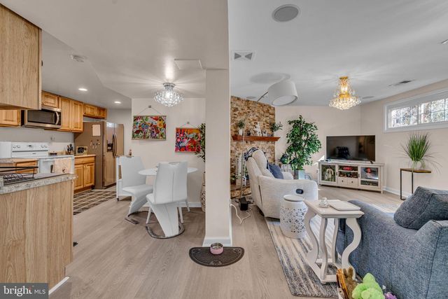 6403 HOLLINS DR, Bethesda, MD 20817