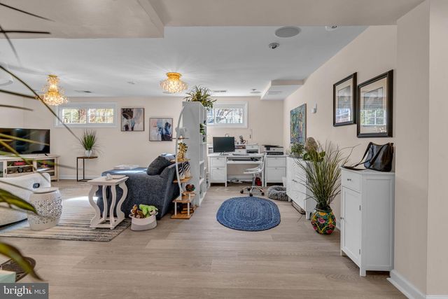 6403 HOLLINS DR, Bethesda, MD 20817