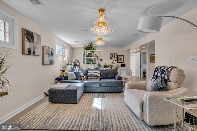 6403 HOLLINS DR, Bethesda, MD 20817