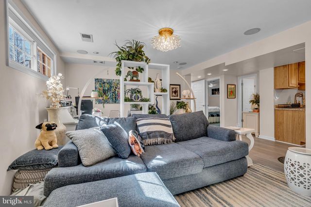 6403 HOLLINS DR, Bethesda, MD 20817
