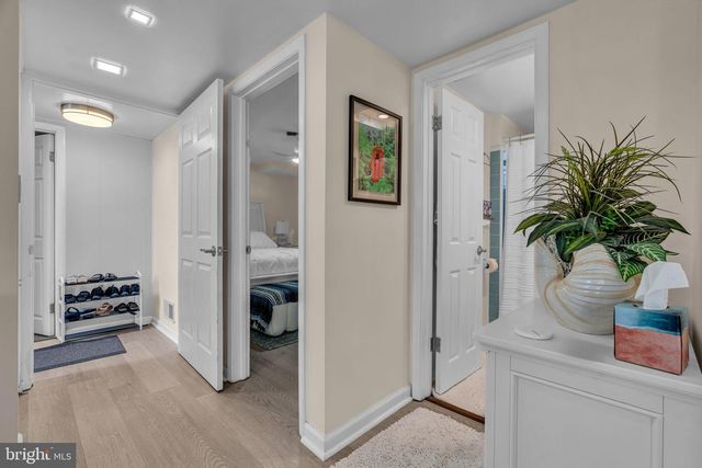 6403 HOLLINS DR, Bethesda, MD 20817