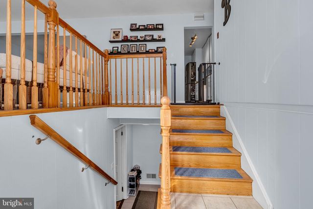 6403 HOLLINS DR, Bethesda, MD 20817