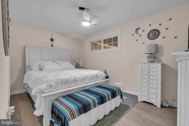 6403 HOLLINS DR, Bethesda, MD 20817