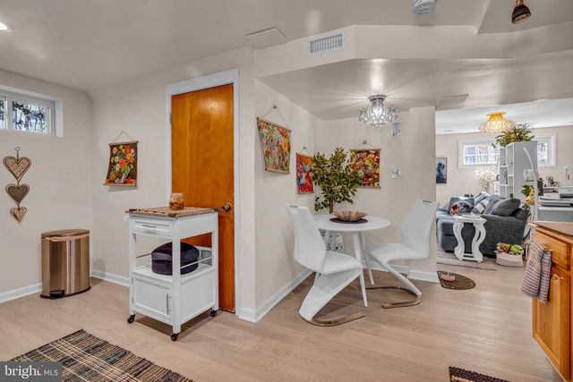 6403 HOLLINS DR, Bethesda, MD 20817