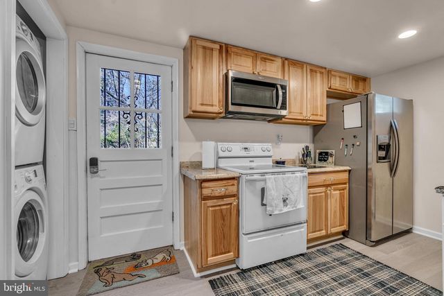 6403 HOLLINS DR, Bethesda, MD 20817
