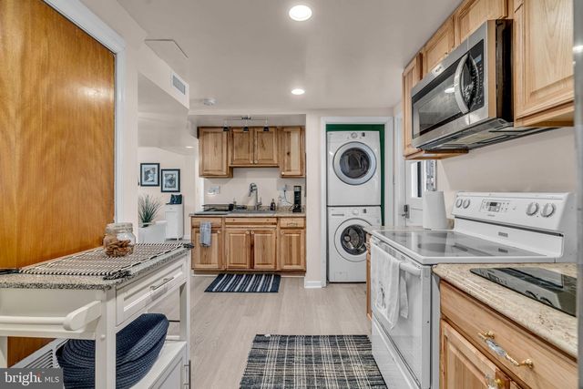 6403 HOLLINS DR, Bethesda, MD 20817