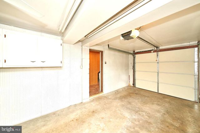 6403 HOLLINS DR, Bethesda, MD 20817