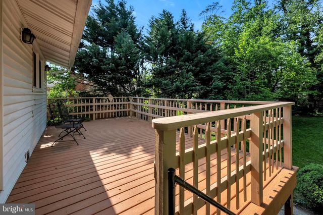 6403 HOLLINS DR, Bethesda, MD 20817