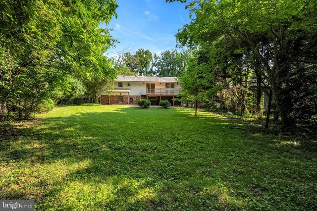 6403 HOLLINS DR, Bethesda, MD 20817
