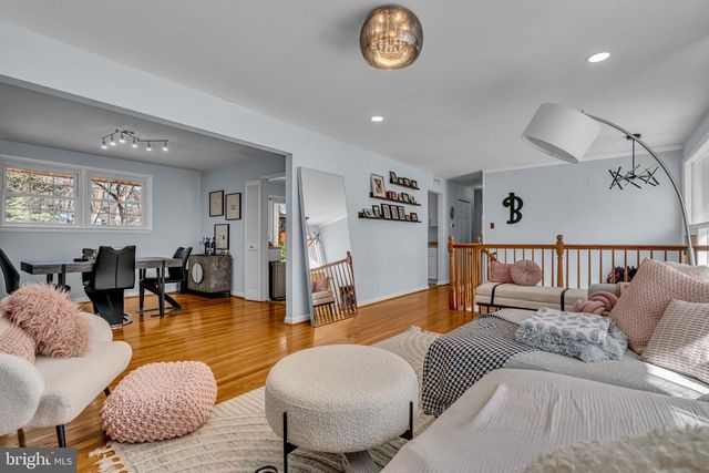 6403 HOLLINS DR, Bethesda, MD 20817