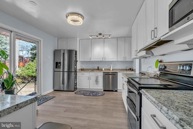 6403 HOLLINS DR, Bethesda, MD 20817