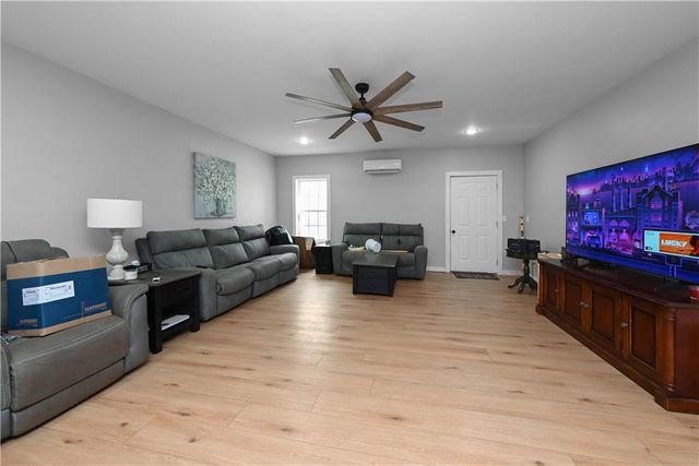 42 Meadows Lane, Senoia, GA 30276