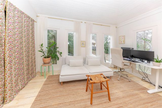 306 5th Ave, Smithville, TX 78957