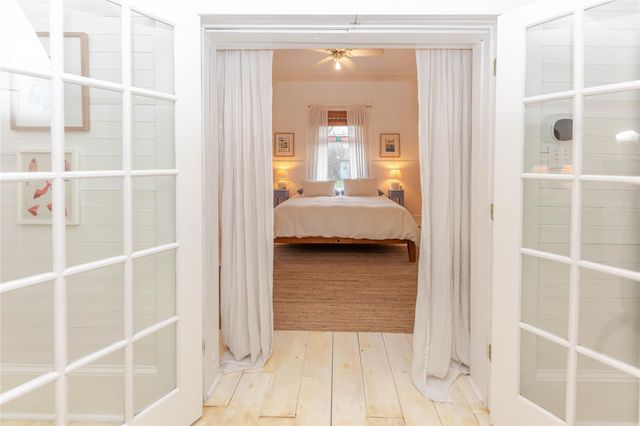 306 5th Ave, Smithville, TX 78957