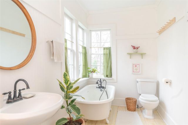 306 5th Ave, Smithville, TX 78957