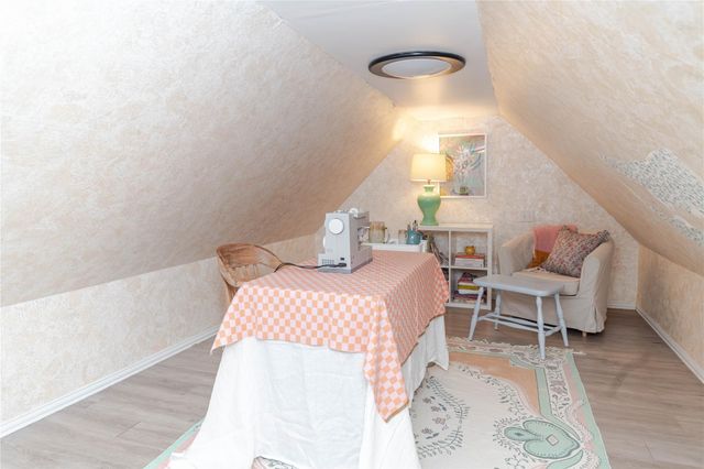 306 5th Ave, Smithville, TX 78957