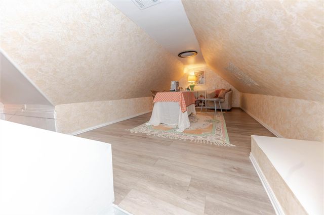 306 5th Ave, Smithville, TX 78957