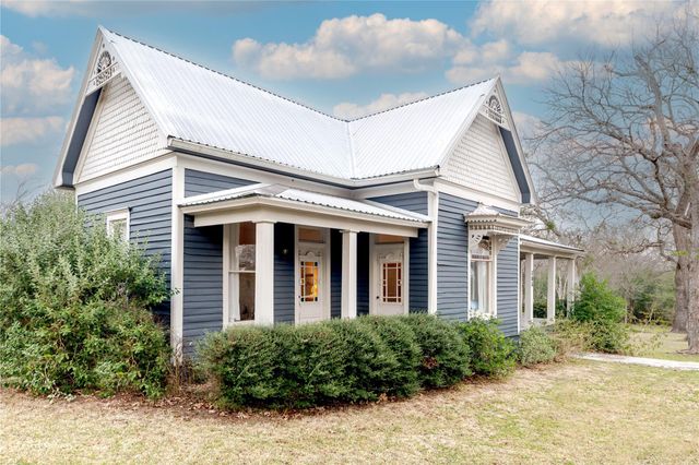 306 5th Ave, Smithville, TX 78957