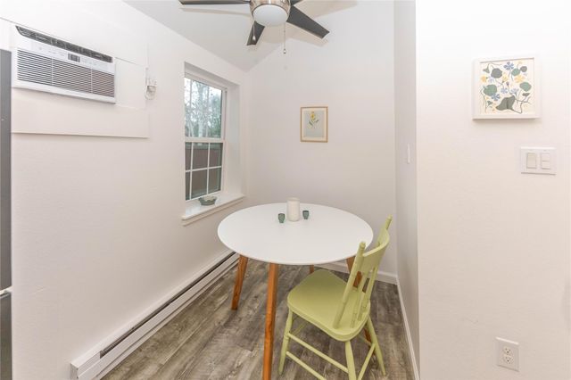 306 5th Ave, Smithville, TX 78957