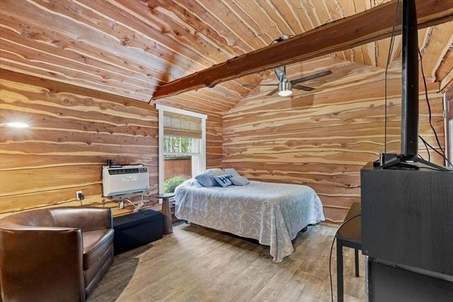 306 5th Ave, Smithville, TX 78957