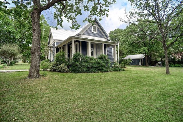 306 5th Ave, Smithville, TX 78957