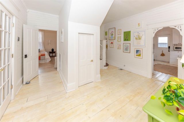 306 5th Ave, Smithville, TX 78957