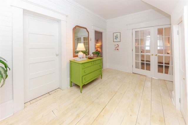 306 5th Ave, Smithville, TX 78957