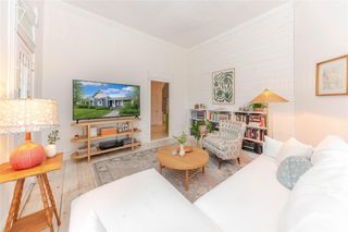 306 5th Ave, Smithville, TX 78957