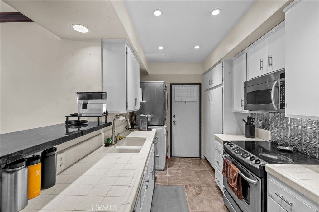 Image 32 of property listing at 8712 Gregory, Los Angeles, CA 90035