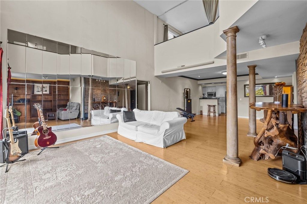 Image 5 of property listing at 8712 Gregory, Los Angeles, CA 90035