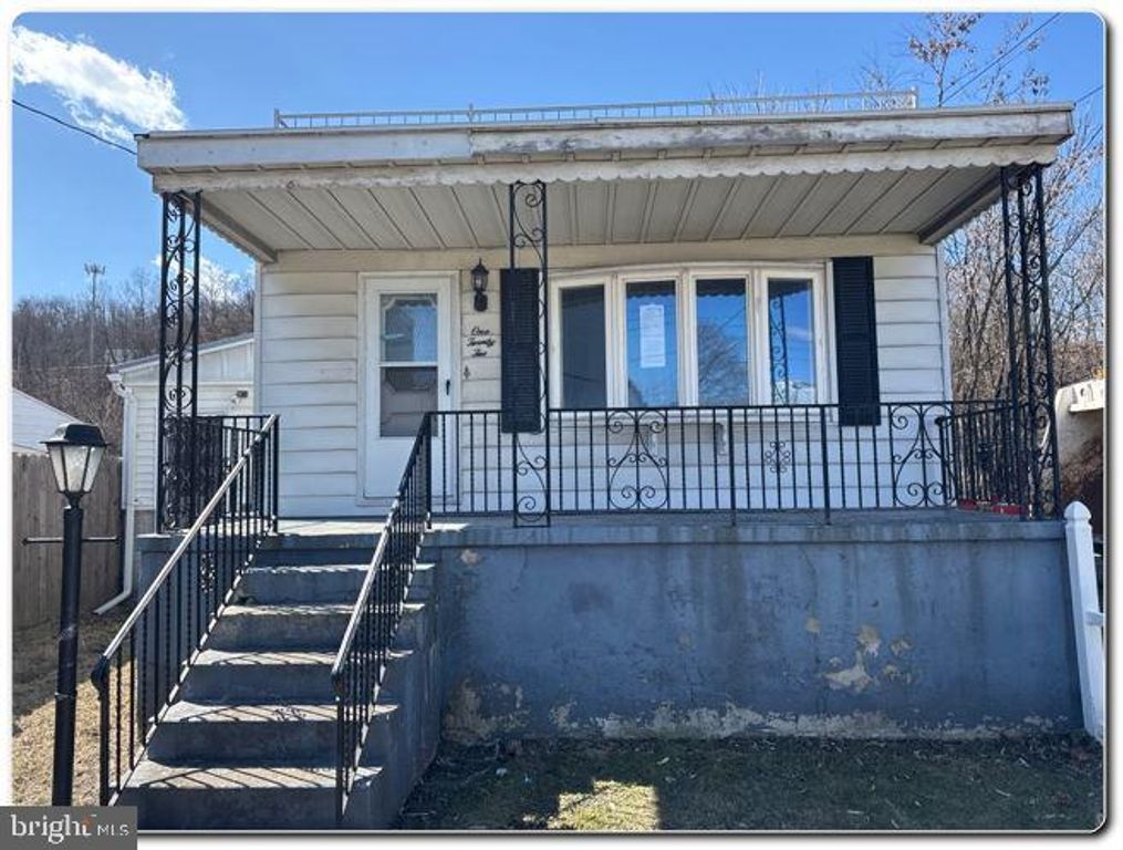 122 S 3RD ST, Saint Clair, PA 17970