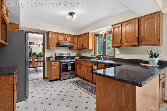 3411 Foxhollow Court, Washington Township, MI 48094