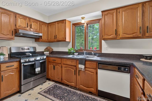 3411 Foxhollow Court, Washington Township, MI 48094
