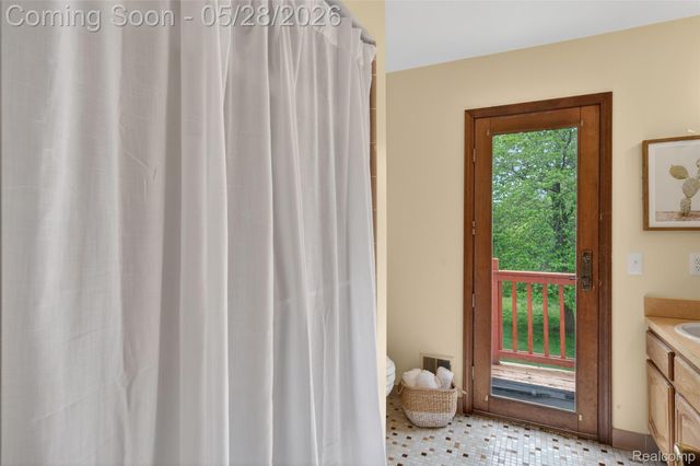 3411 Foxhollow Court, Washington Township, MI 48094
