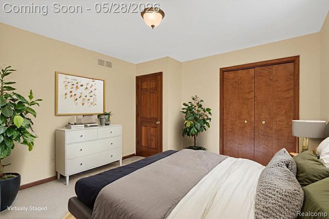 3411 Foxhollow Court, Washington Township, MI 48094