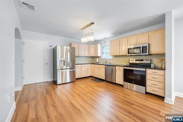 7 Henoch Avenue, Clifton, NJ 07013