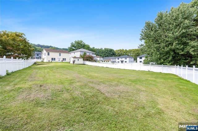 7 Henoch Avenue, Clifton, NJ 07013