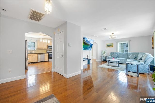 7 Henoch Avenue, Clifton, NJ 07013