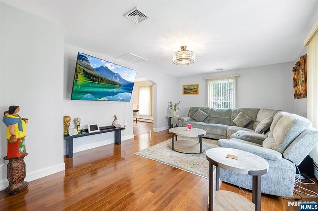 7 Henoch Avenue, Clifton, NJ 07013