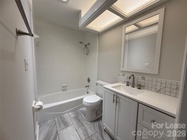1855 J Julian Lane Apt E, Charlotte, NC 28208