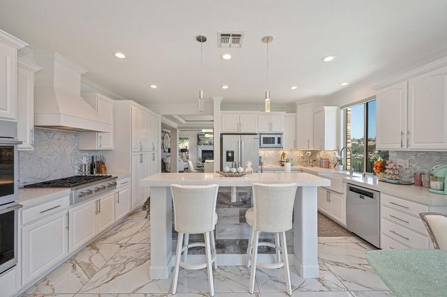 3881 Black Oak Dr, Rocklin, CA 95765