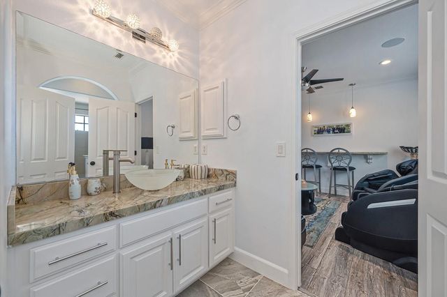 3881 Black Oak Dr, Rocklin, CA 95765
