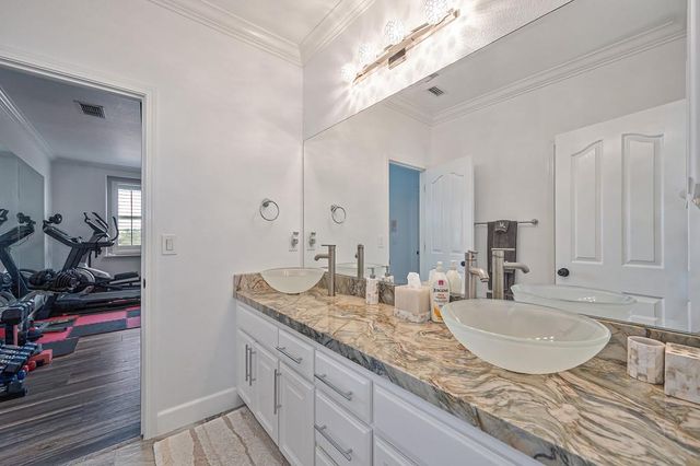 3881 Black Oak Dr, Rocklin, CA 95765