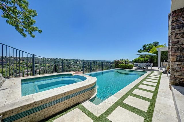 3881 Black Oak Dr, Rocklin, CA 95765