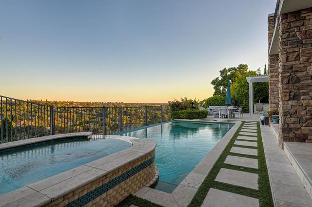 3881 Black Oak Dr, Rocklin, CA 95765