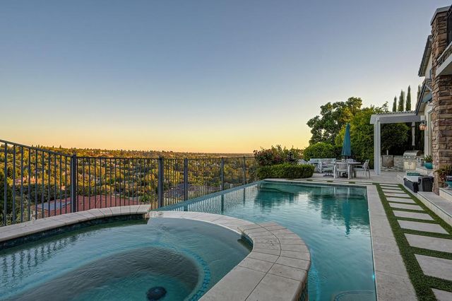 3881 Black Oak Dr, Rocklin, CA 95765